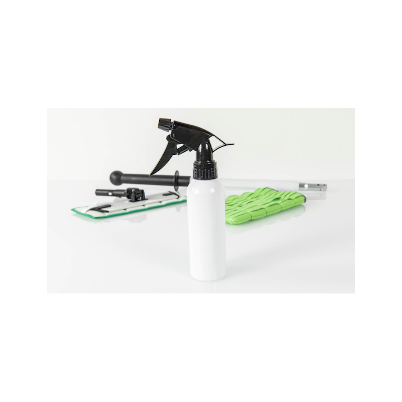 Vaporisateur métal présenté avec le kit microfibre vitres