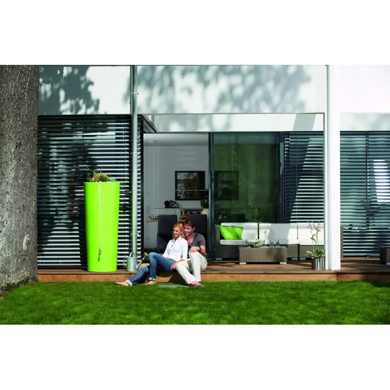 Réservoir 350 L Color Apple sur une terrasse