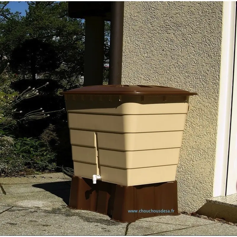 Cuve rectangulaire 300 L de Garantia pour la récupération d'eau de pluie en place