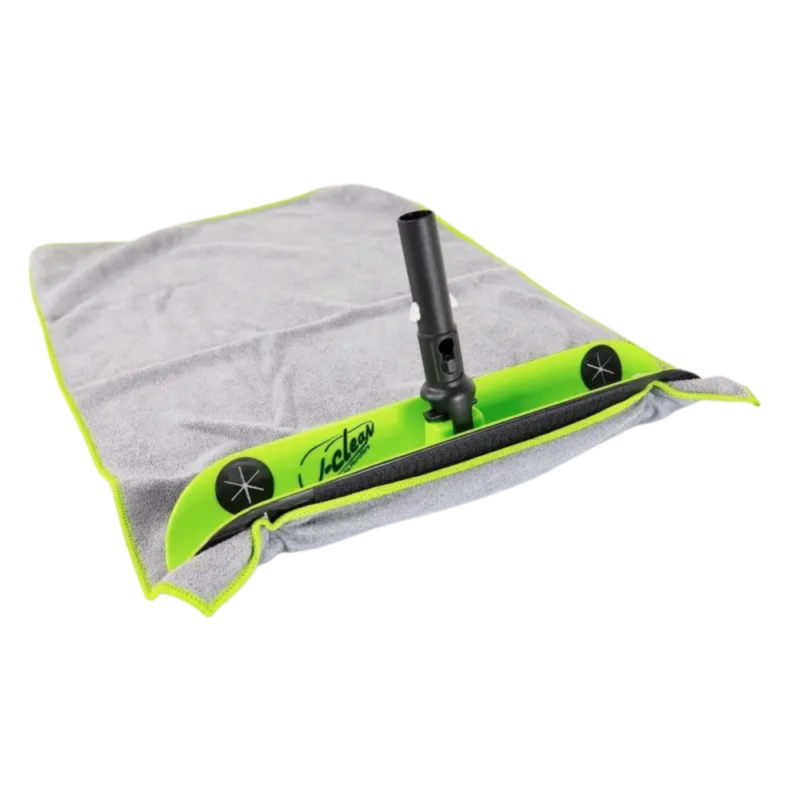 Serpillière microfibre Scrub Delta fixée sur son support