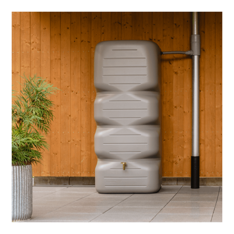Réservoir Cubus 1000 L gris Garantia installé sur une terrasse